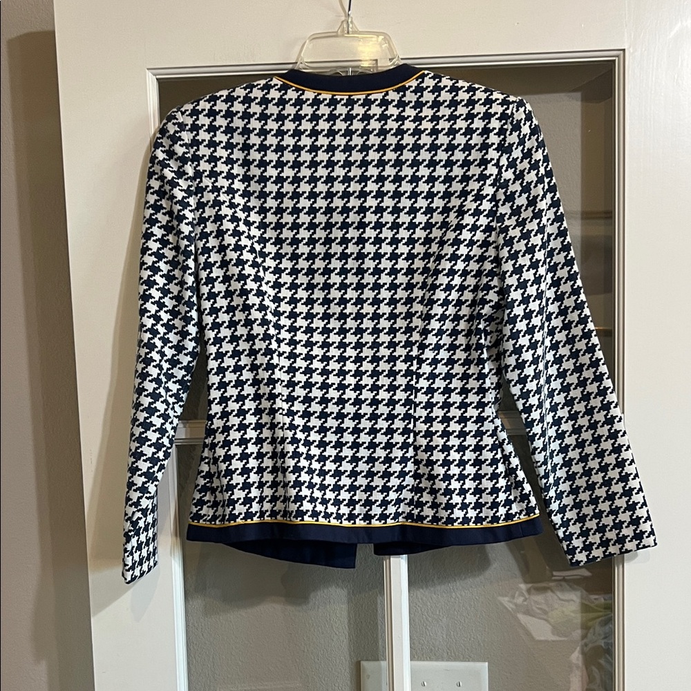 Chic Houndstooth Blazer with Gold Trim - Picture 8 of 8
